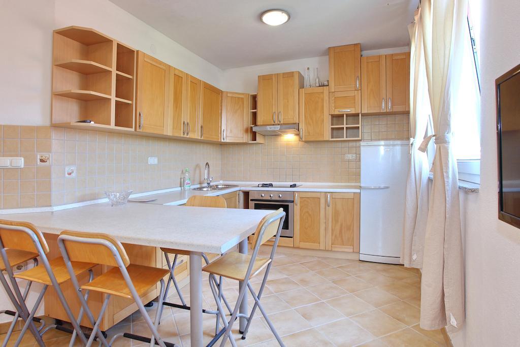 Apartament Maivjo *